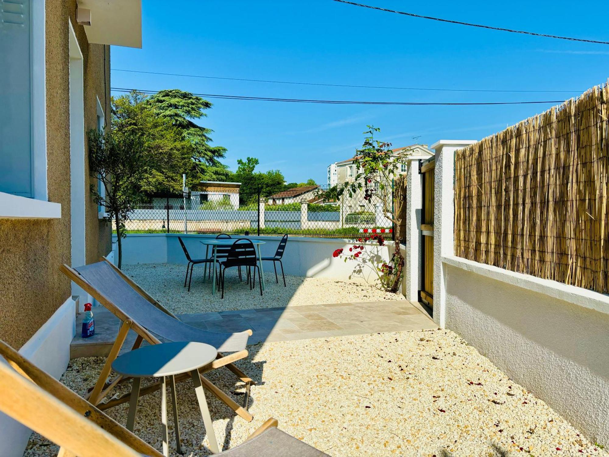 La Maison Du Quai - Face A La Sevre Niortaise Holiday home Niort